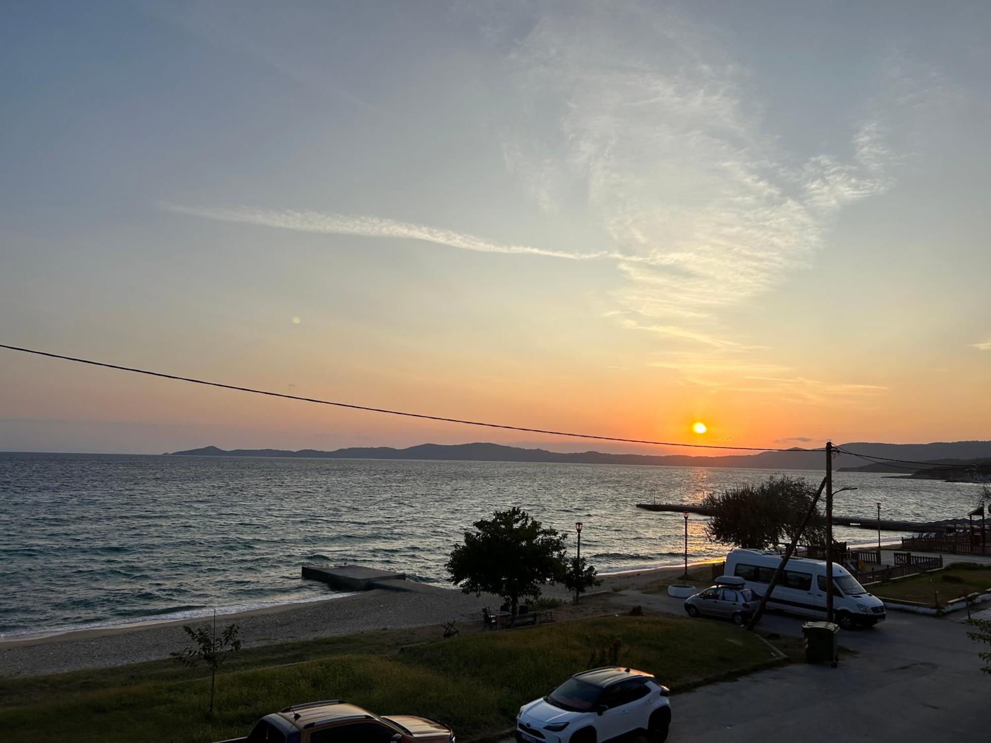 Sea View Loft Apartment Nea Roda Exterior photo